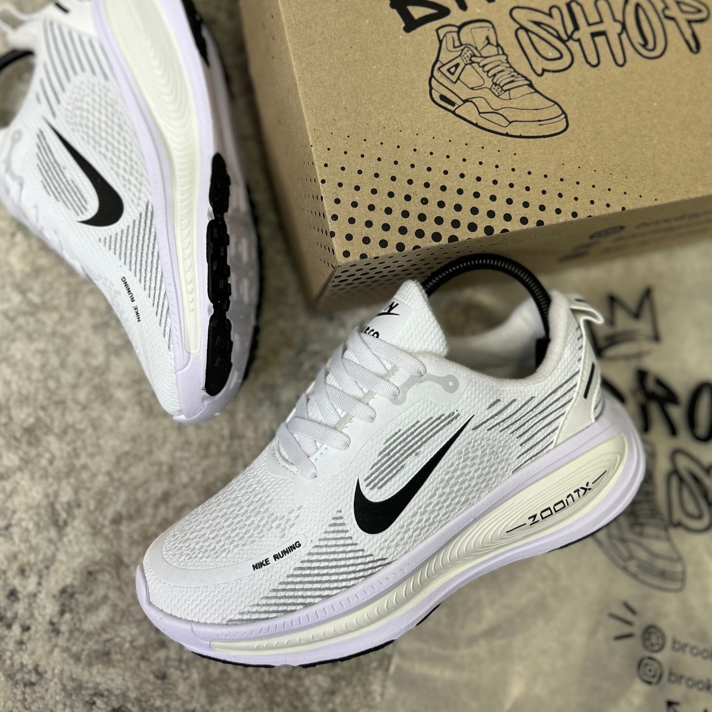 NIKE VOMERO 18 - BLANCO BEIGE