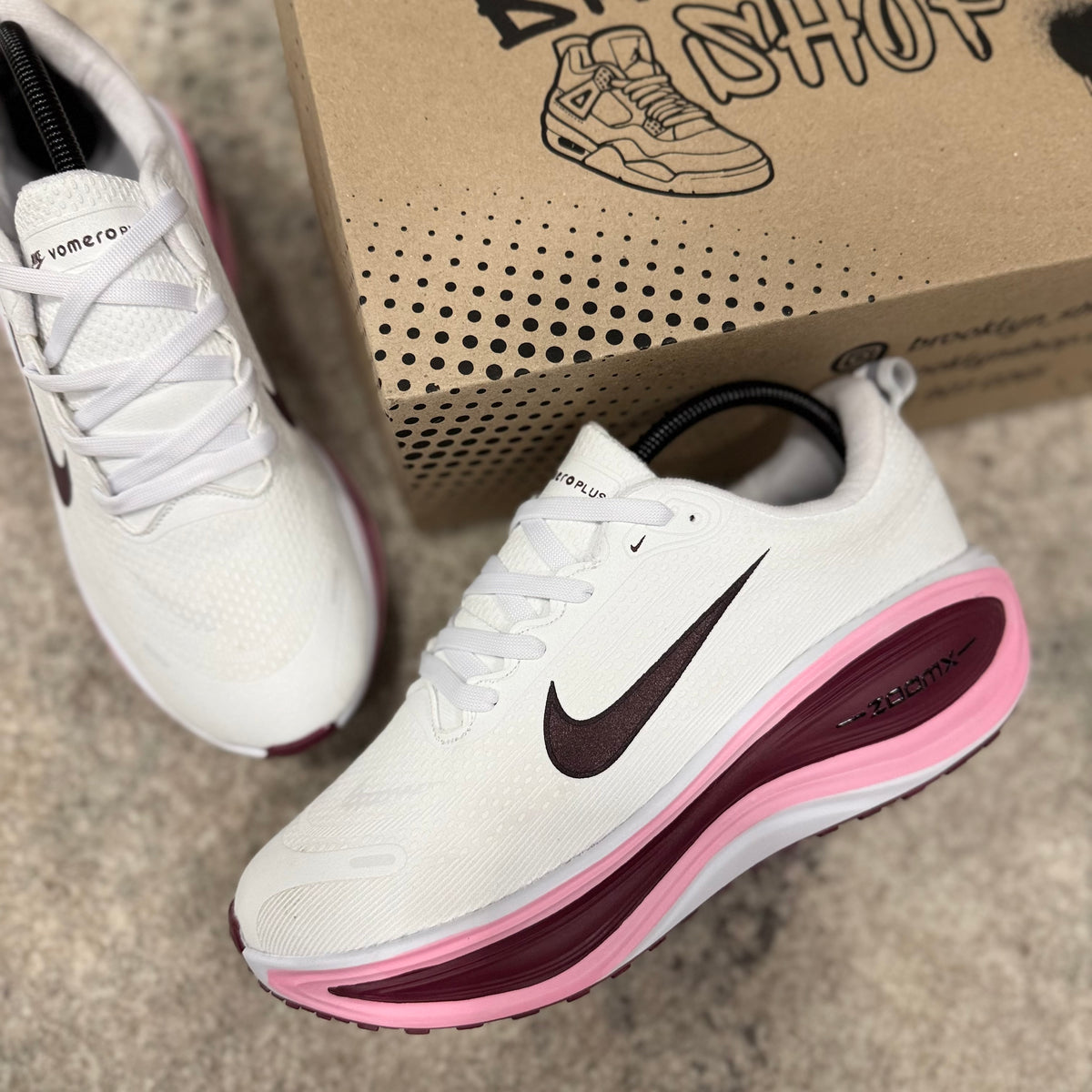 NIKE VOMERO PLUS - DAMA