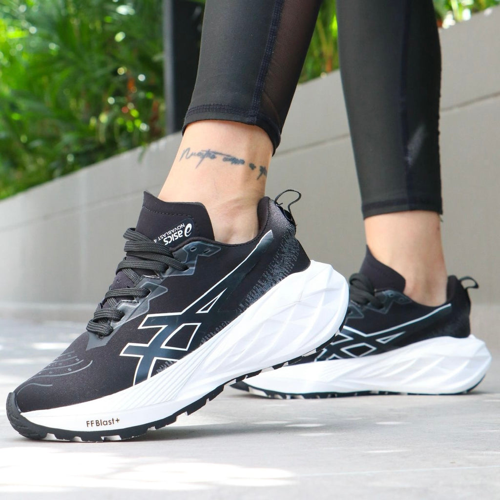 ASICS NOVABLAST