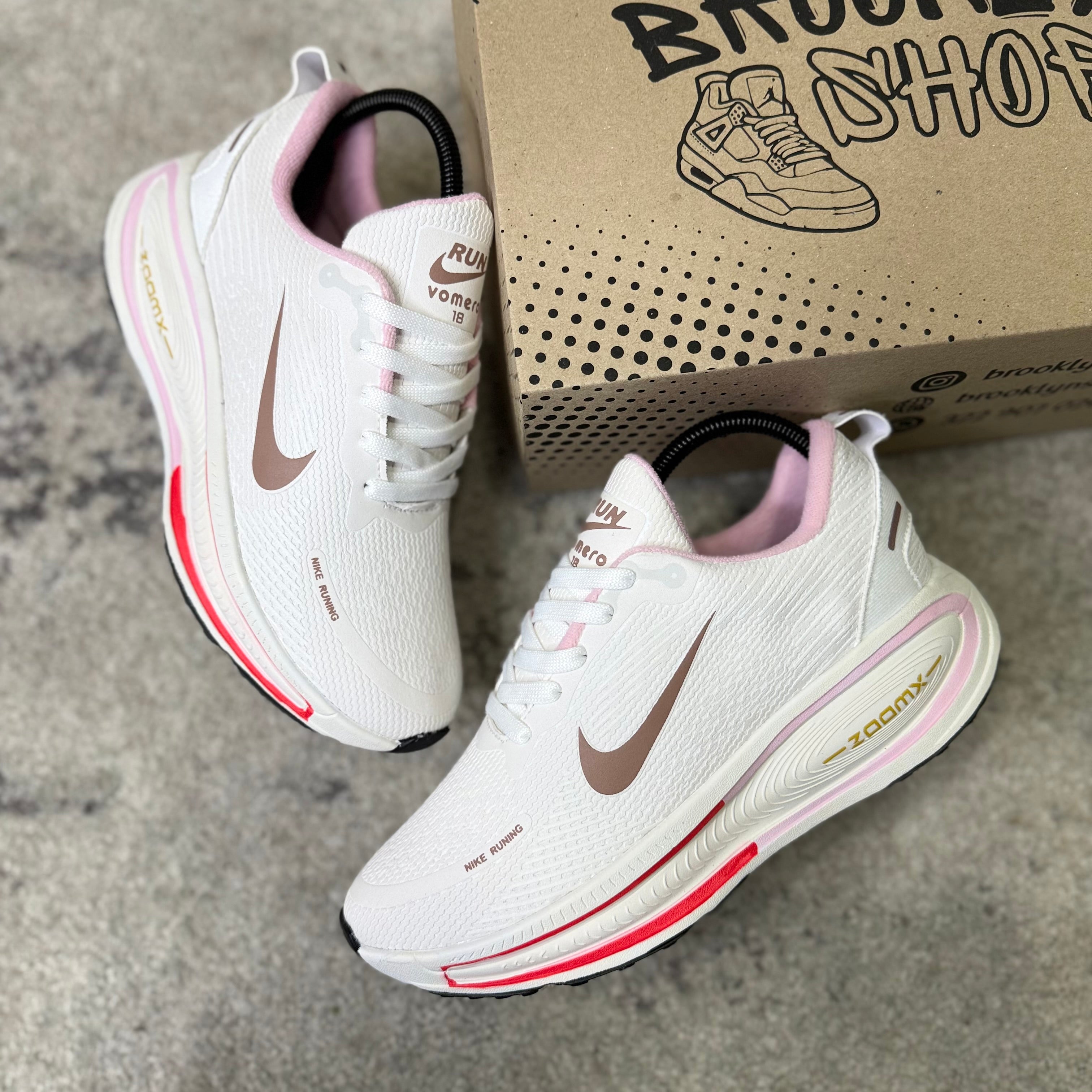 NIKE VOMERO 18 - BEIGE