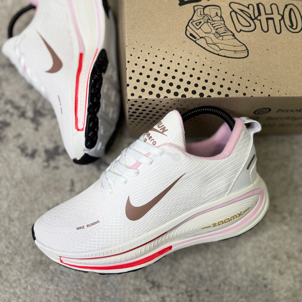 NIKE VOMERO 18 - BEIGE
