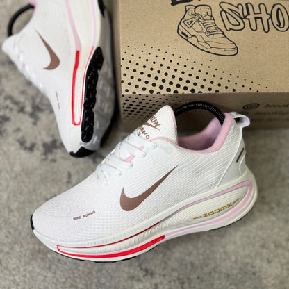NIKE VOMERO 18 - BEIGE