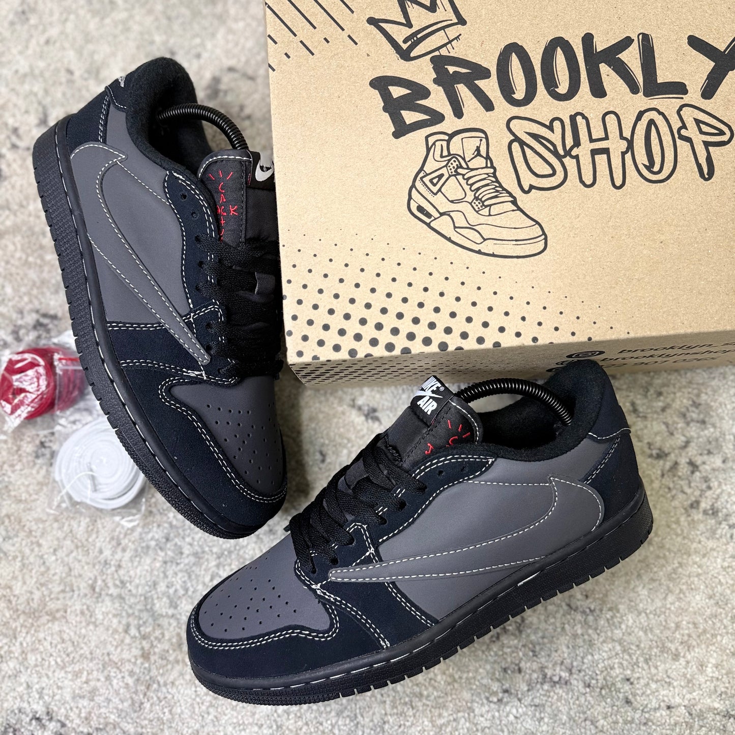 JORDAN 1 LOW - TRAVIS SCOTT