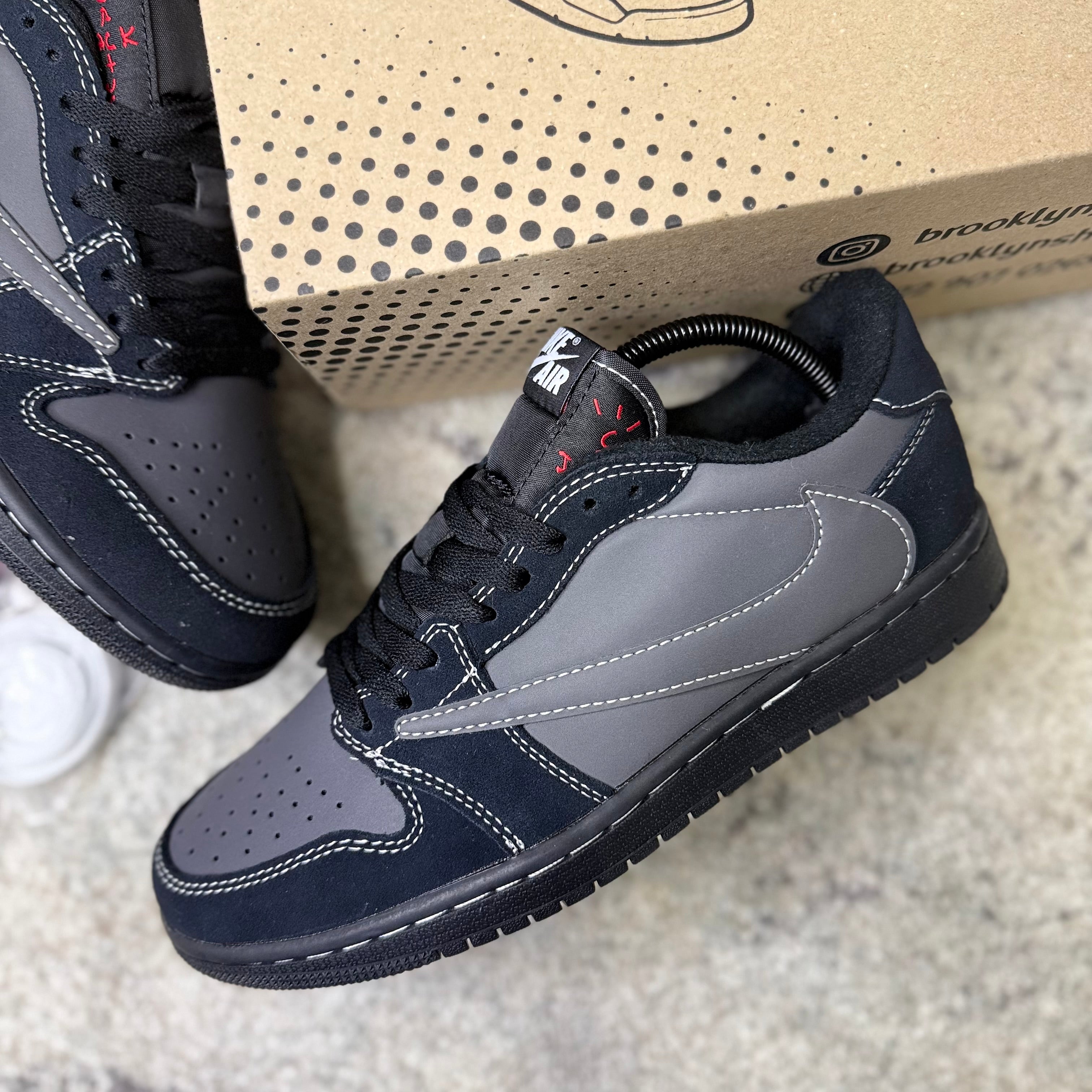 JORDAN 1 LOW - TRAVIS SCOTT