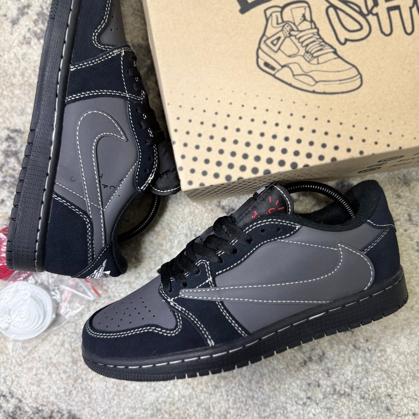 JORDAN 1 LOW - TRAVIS SCOTT