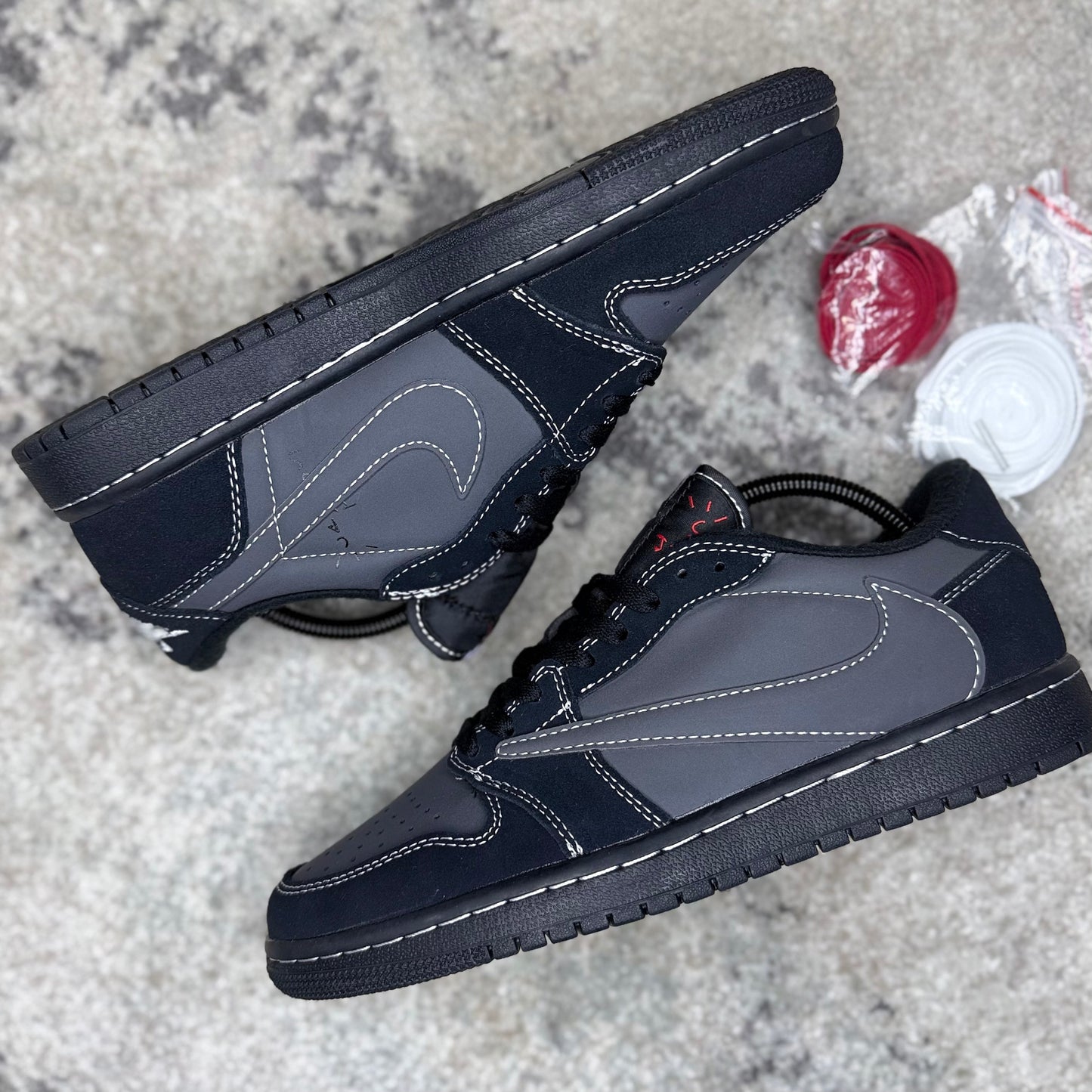 JORDAN 1 LOW - TRAVIS SCOTT