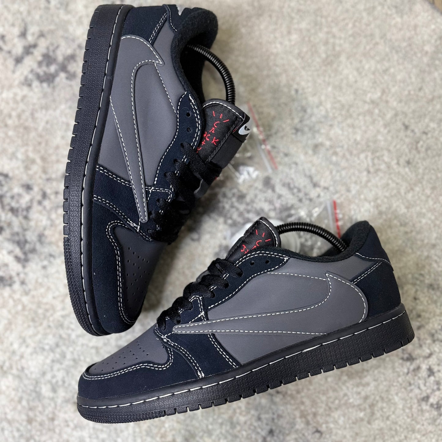 JORDAN 1 LOW - TRAVIS SCOTT