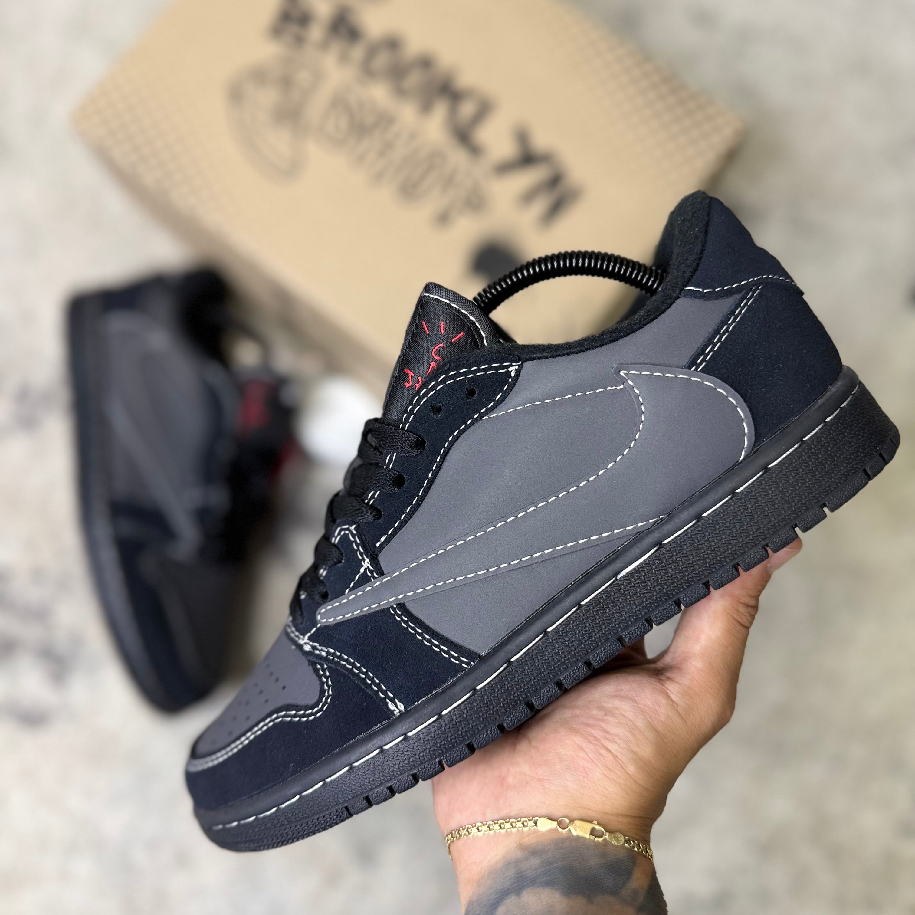 JORDAN 1 LOW - TRAVIS SCOTT