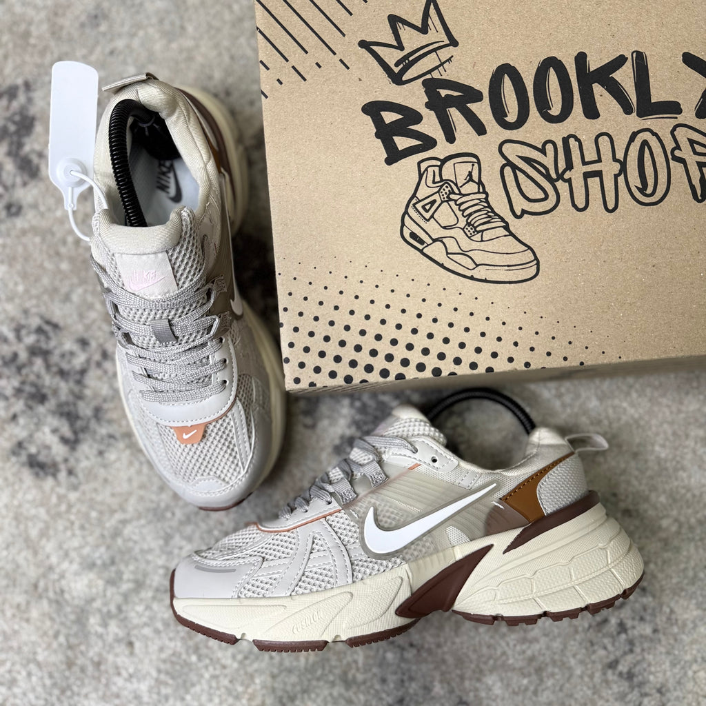 NIKE V2K RUN - BEIGE