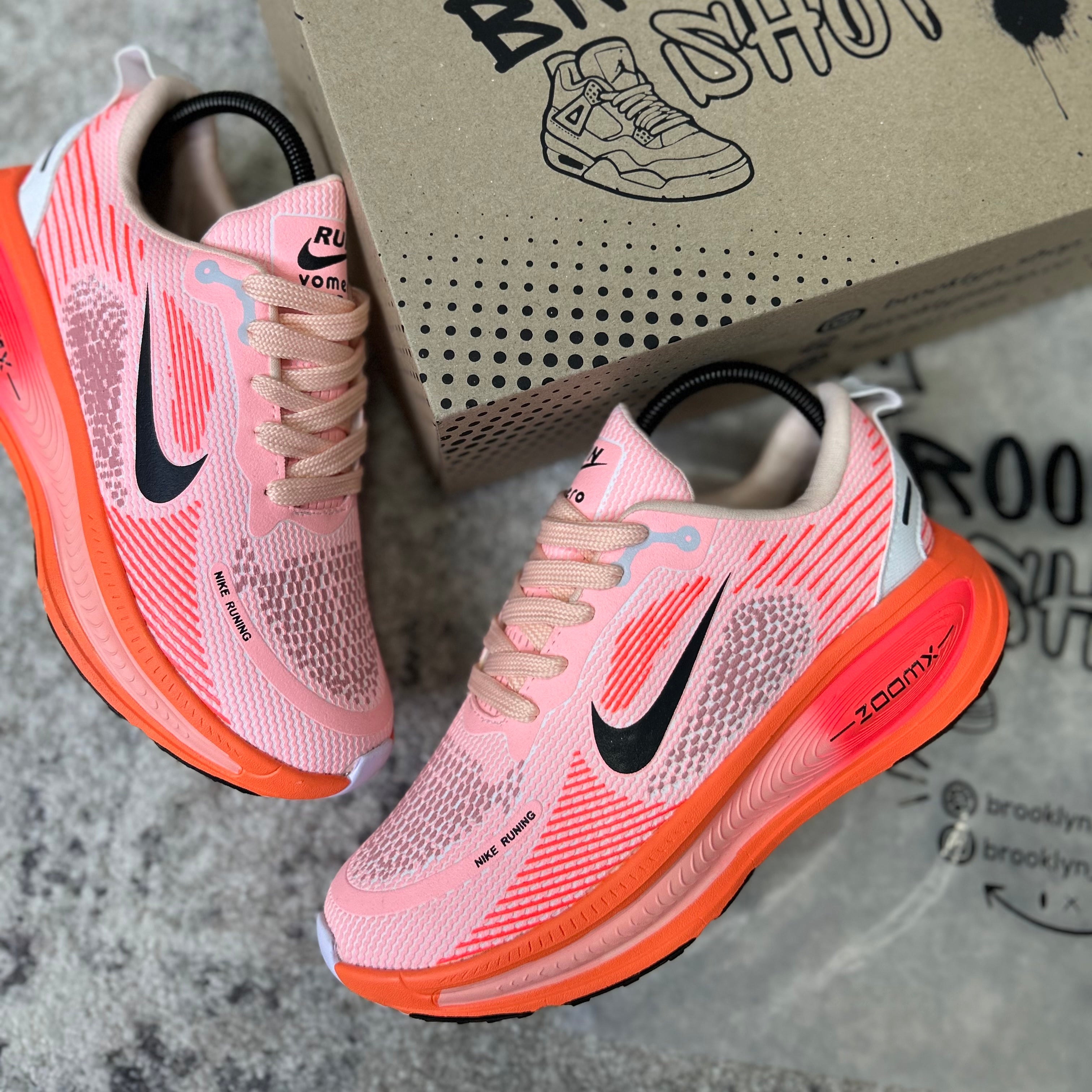 NIKE VOMERO 18 - DAMA