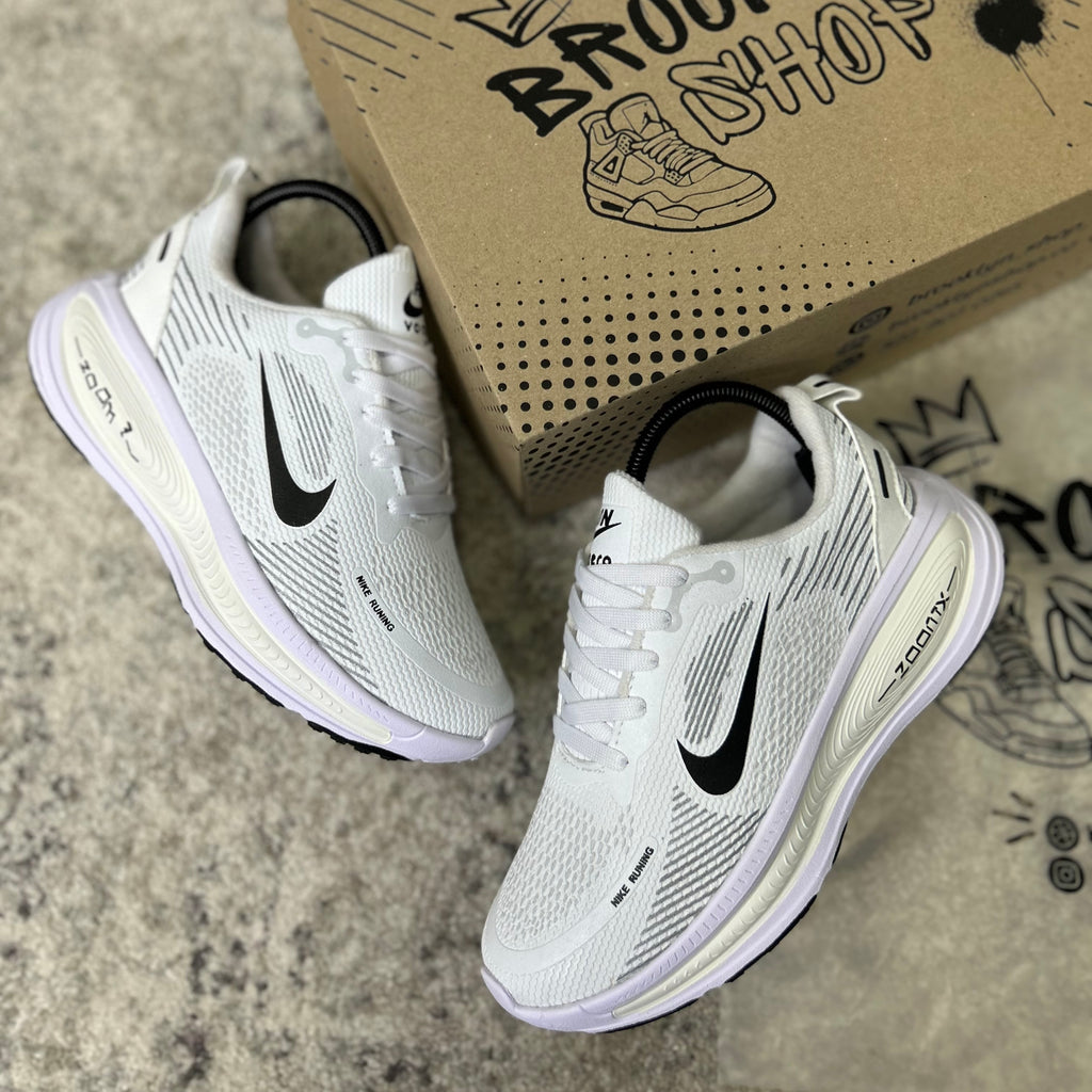 NIKE VOMERO 18 - DAMA