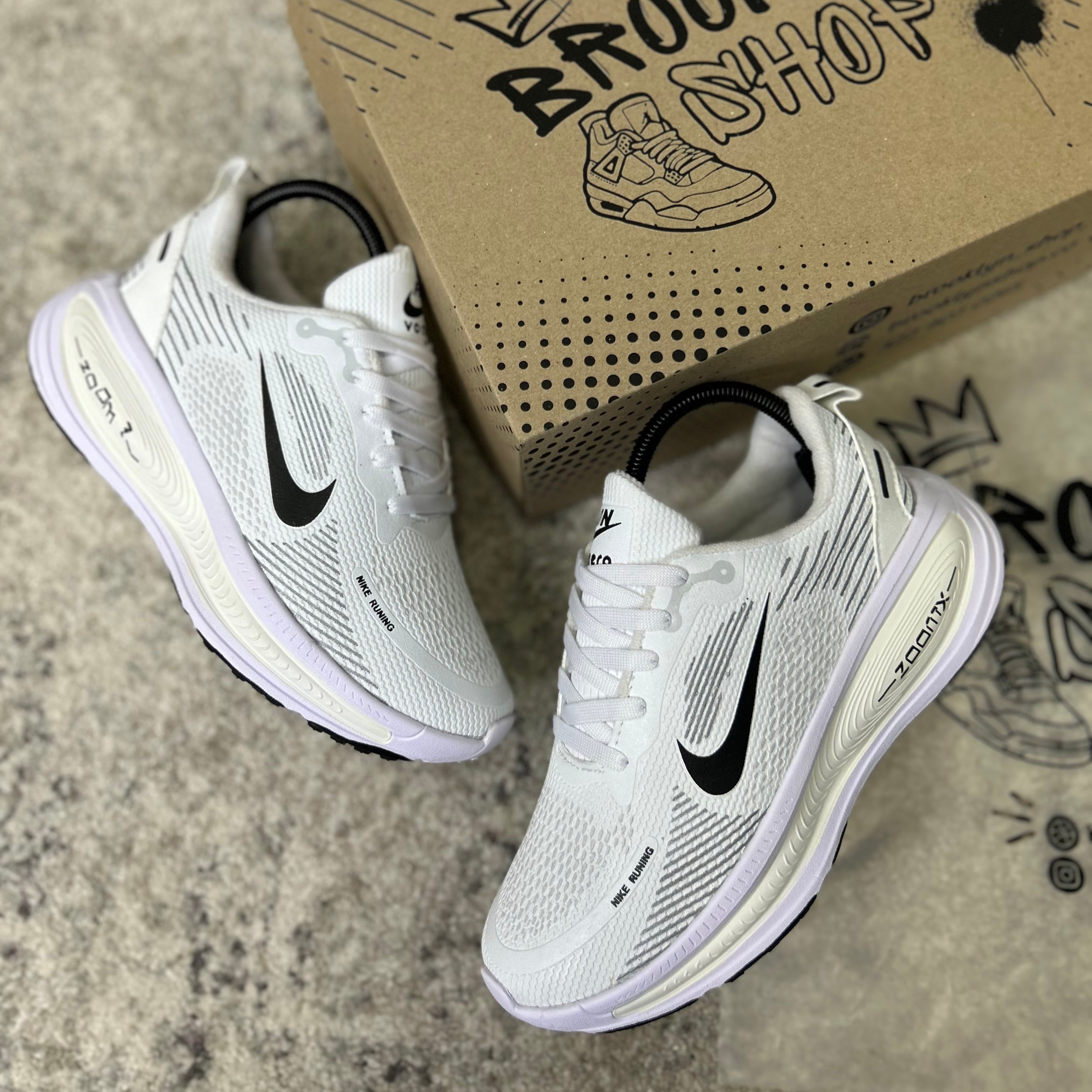 NIKE VOMERO 18 - DAMA