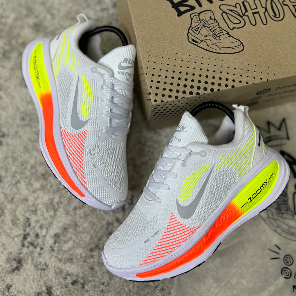 NIKE VOMERO 18 - DAMA