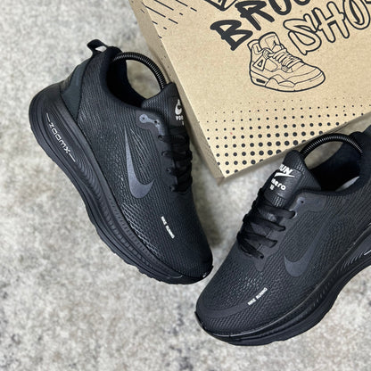 NIKE VOMERO 18 - TODO NEGRO