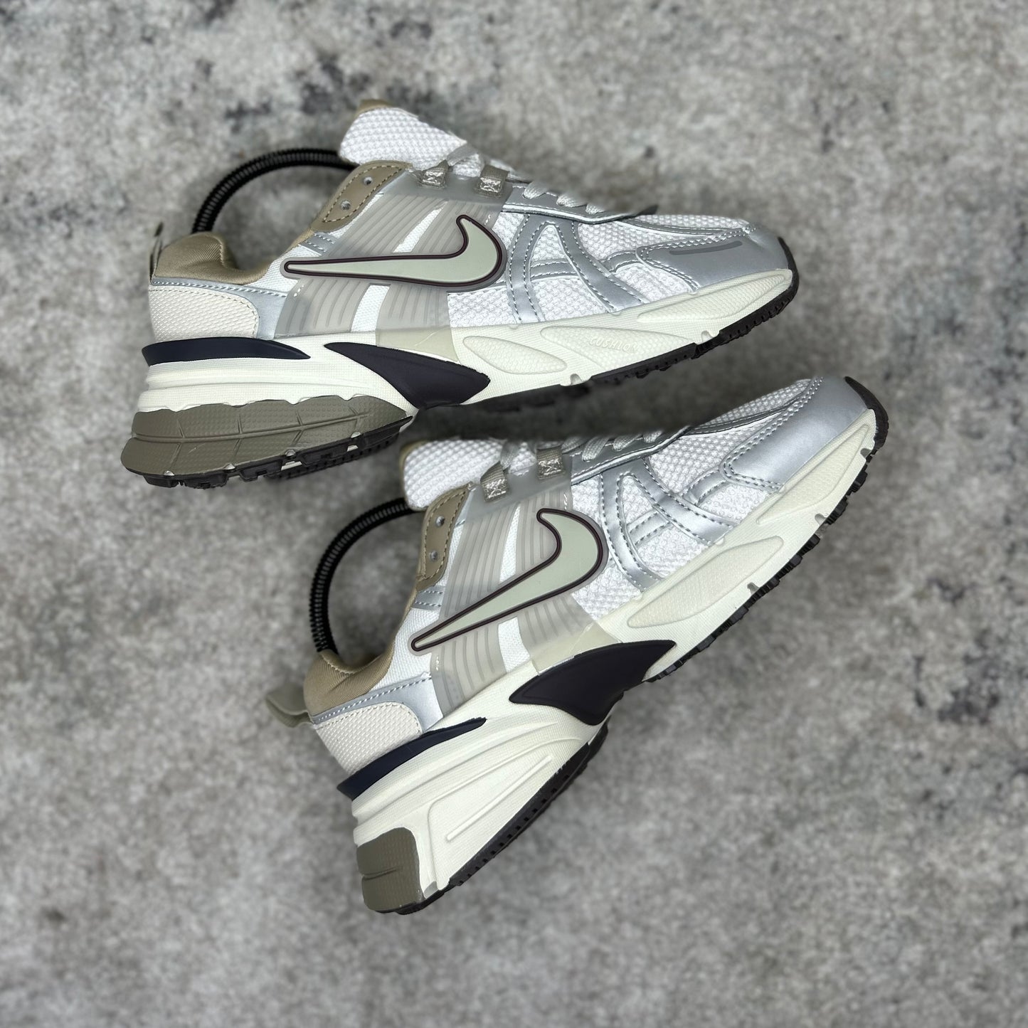 NIKE V2K RUN - BEIGE (AAA)