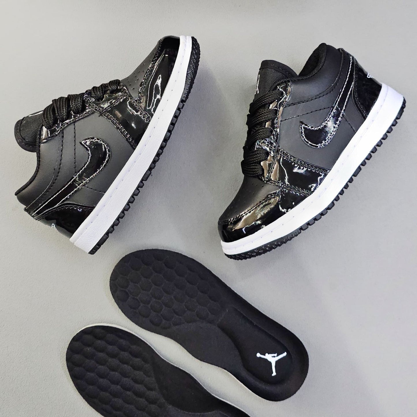 JORDAN RETRO 1 LOW