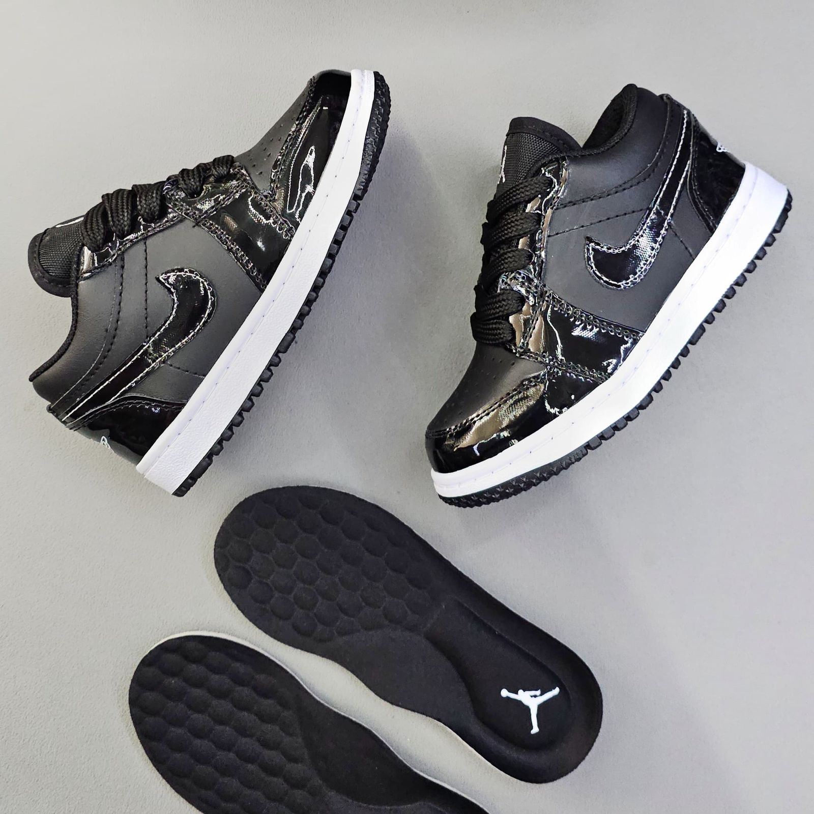 JORDAN RETRO 1 LOW