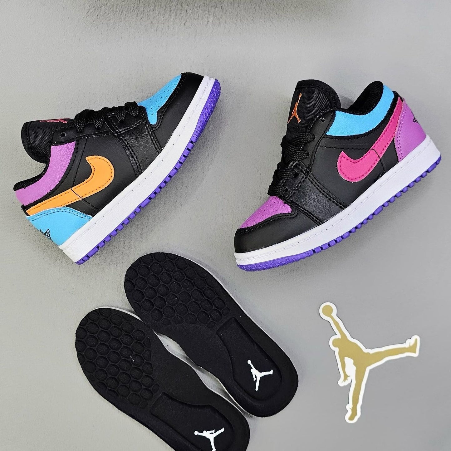 JORDAN RETRO 1 LOW