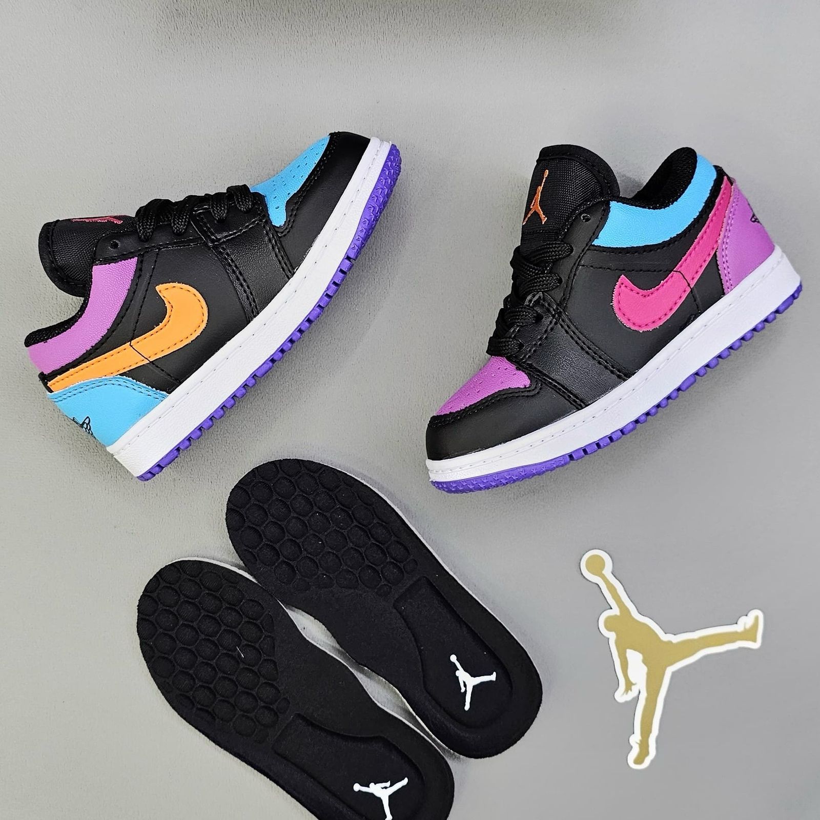 JORDAN RETRO 1 LOW