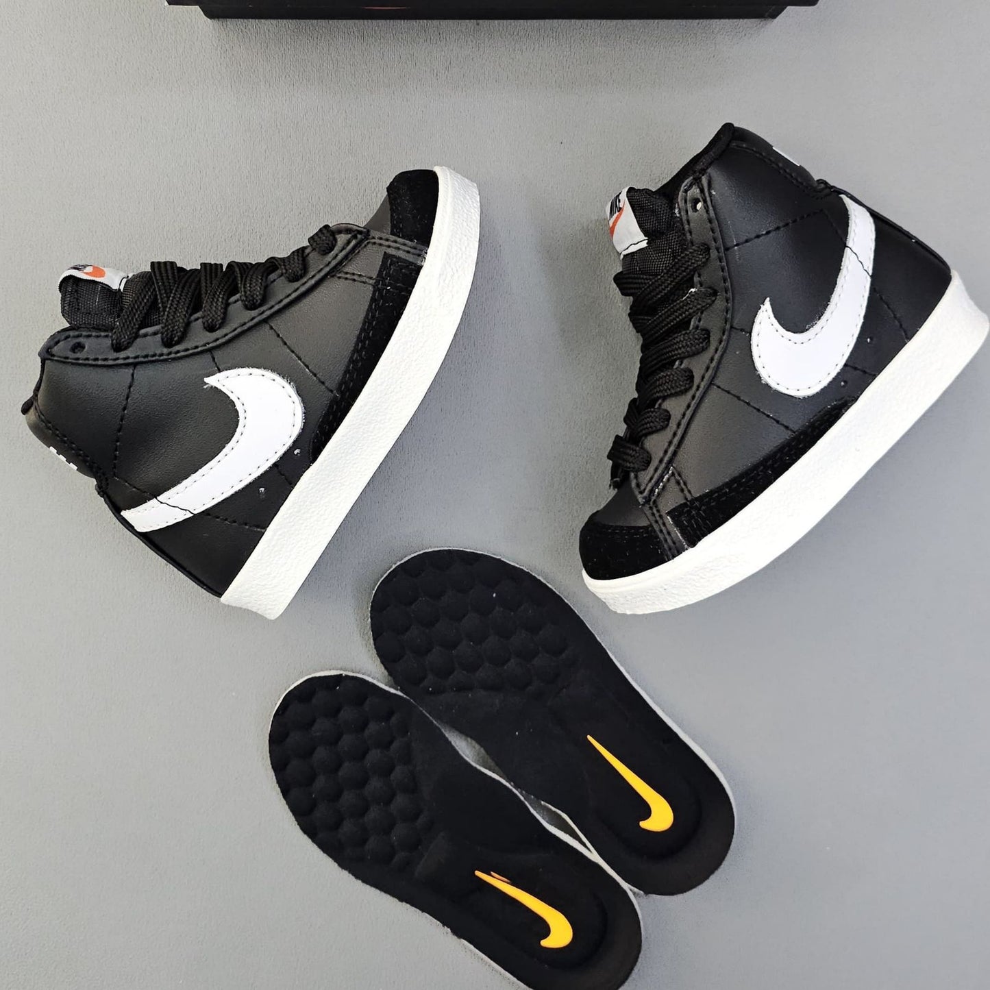 NIKE BLAZER