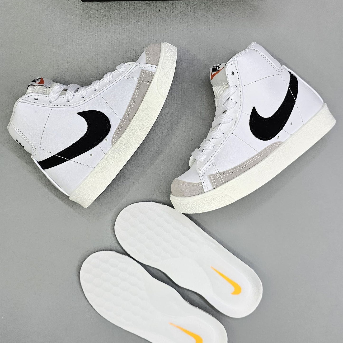 NIKE BLAZER