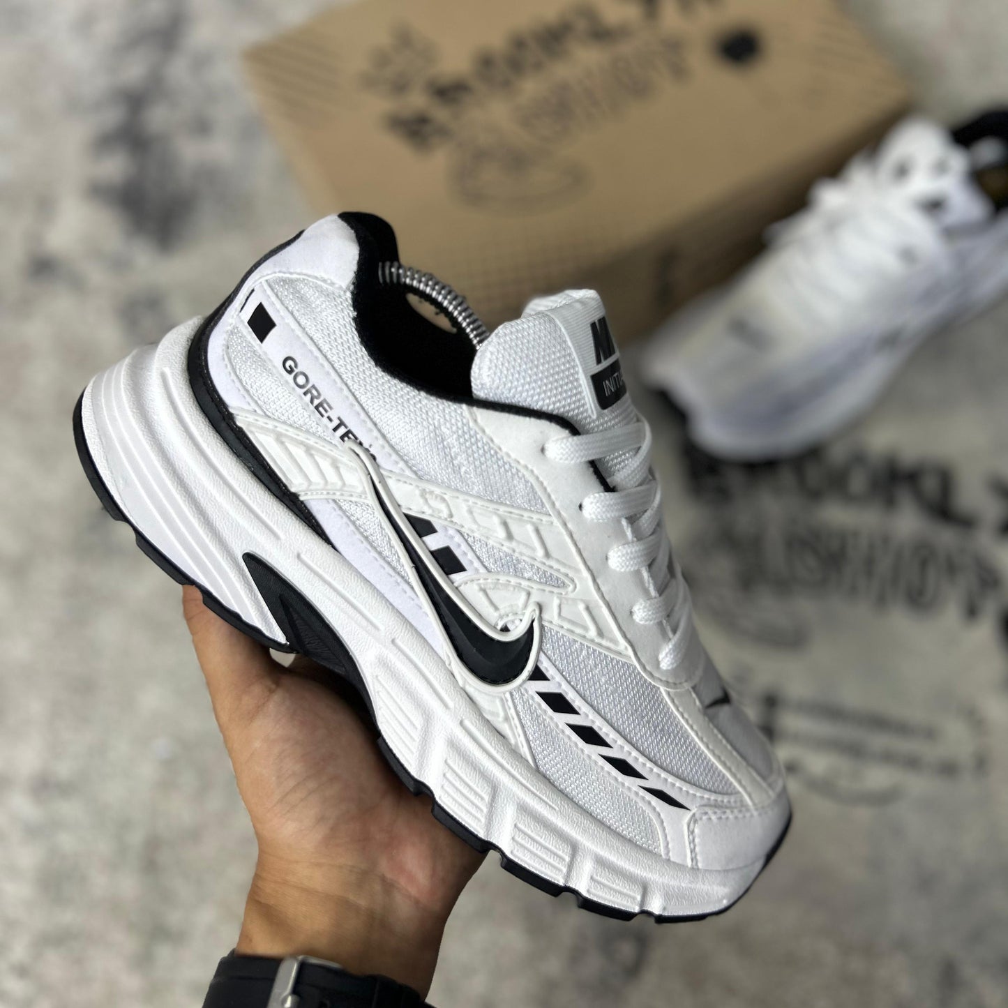 NIKE INTIANATOR - ADULTOS