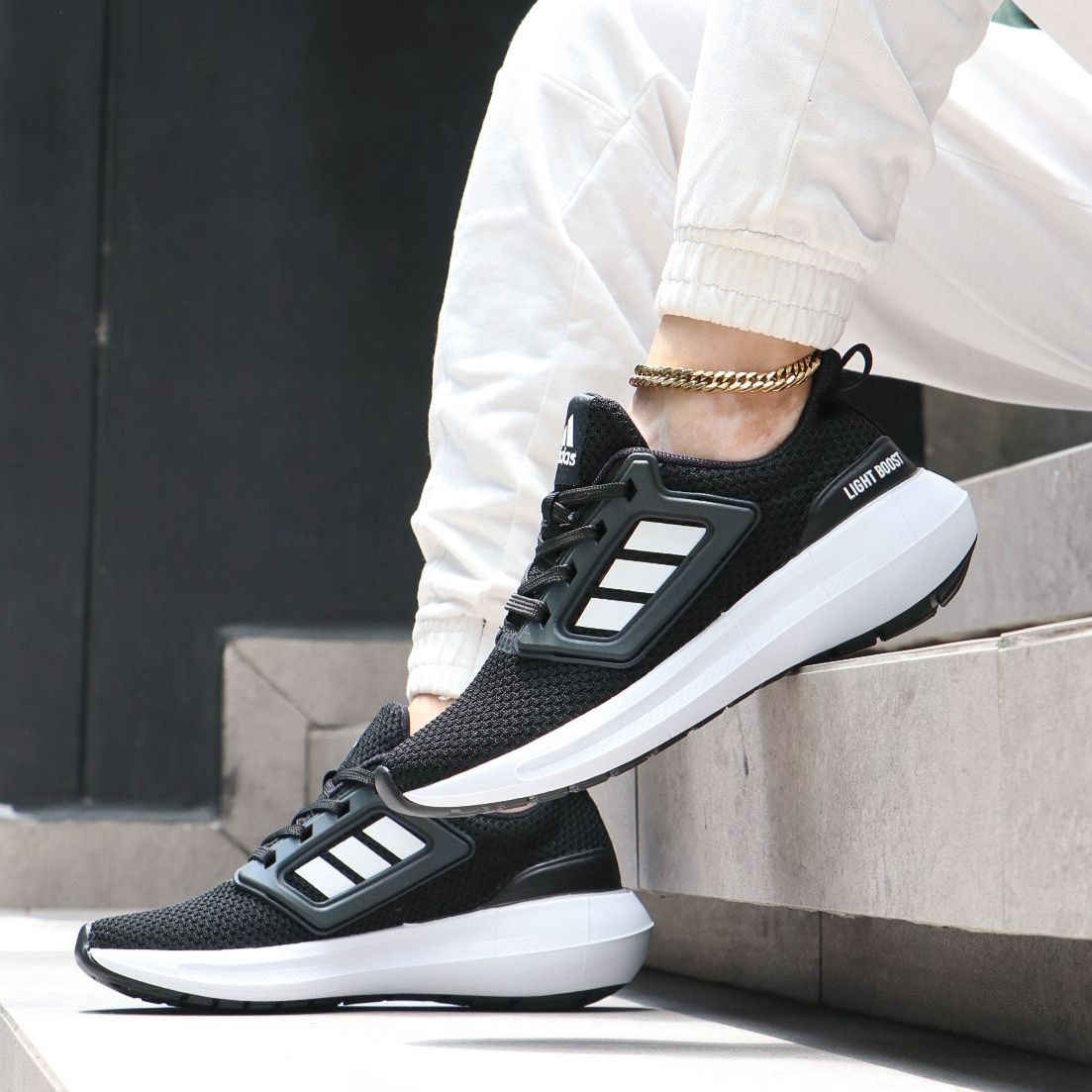 ADIDAS ULTRABOST LIGHT