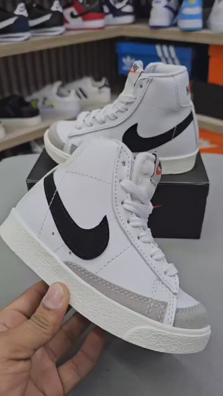 NIKE BLAZER